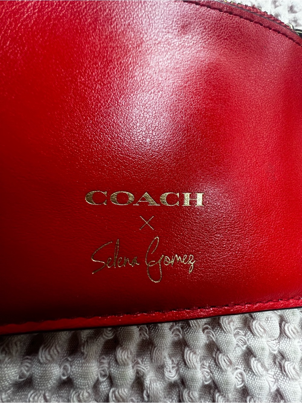 Coach x Selena Gomez Limited Edition Red Leather Key Card Holder - Picture 3 of 13
